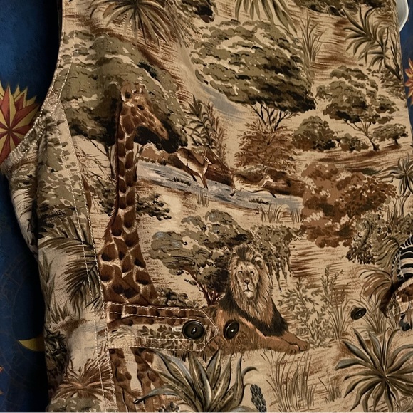 Liz wear safari vest - Picture 8 of 10